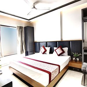 Hotel Applewood Palace - Near Delhi International Airport With - Free Airport Drop